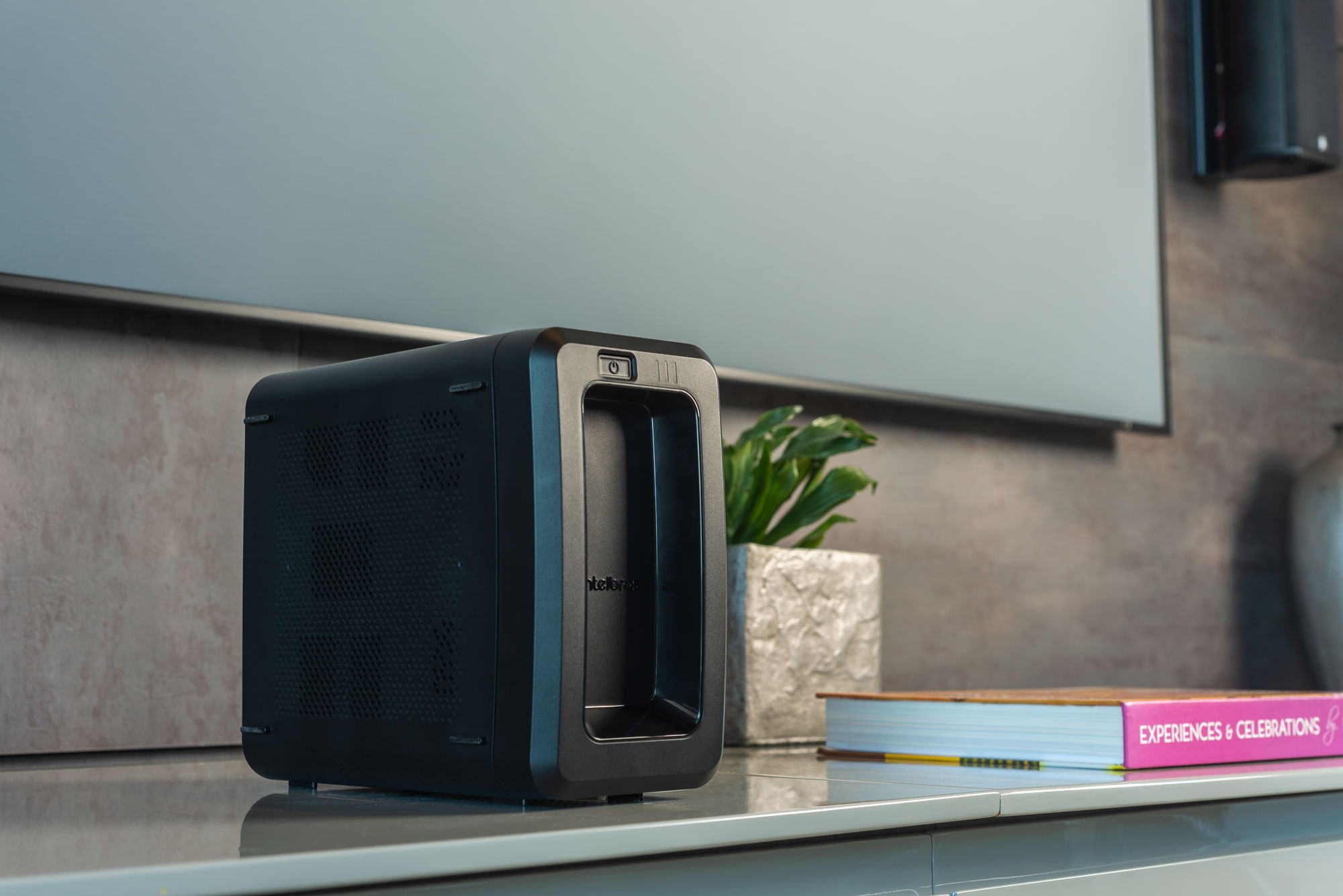 Nobreak ATTIV 700VA 120V com 4 Tomadas 10A Intelbras